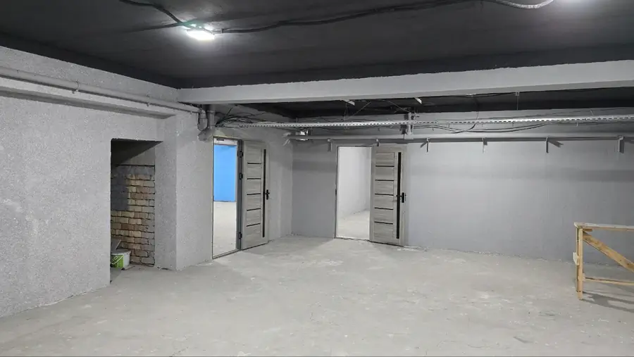 Ofis sotiladi − 300 m²