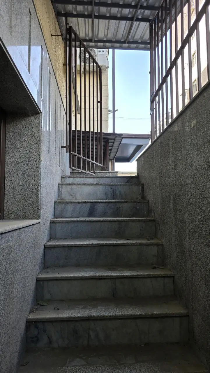 Ofis sotiladi − 300 m²