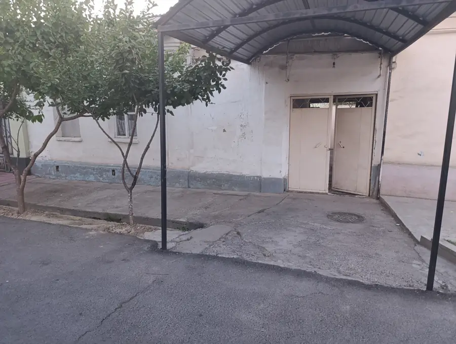 1 qavatli uy − 400 m², 4 sot. 