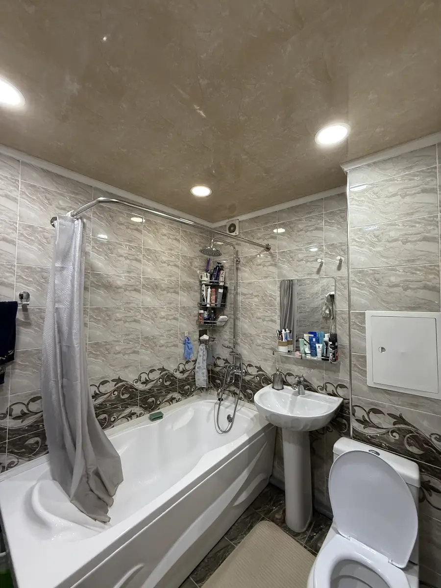 Продается 3-комнатная квартира − 65 м²