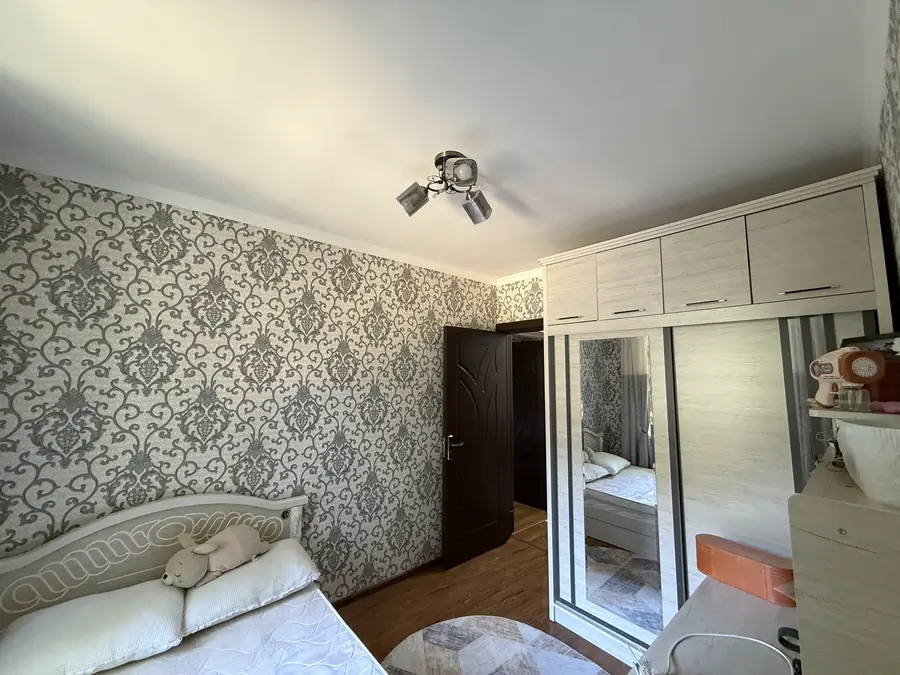 Продается 3-комнатная квартира − 65 м²