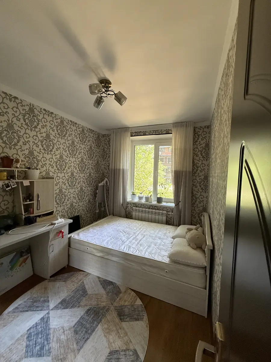 Продается 3-комнатная квартира − 65 м²