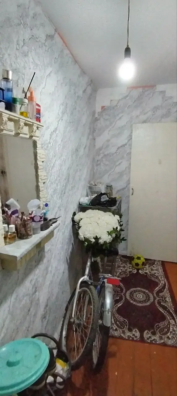 1 xonali kvartira sotiladi − 42 m²