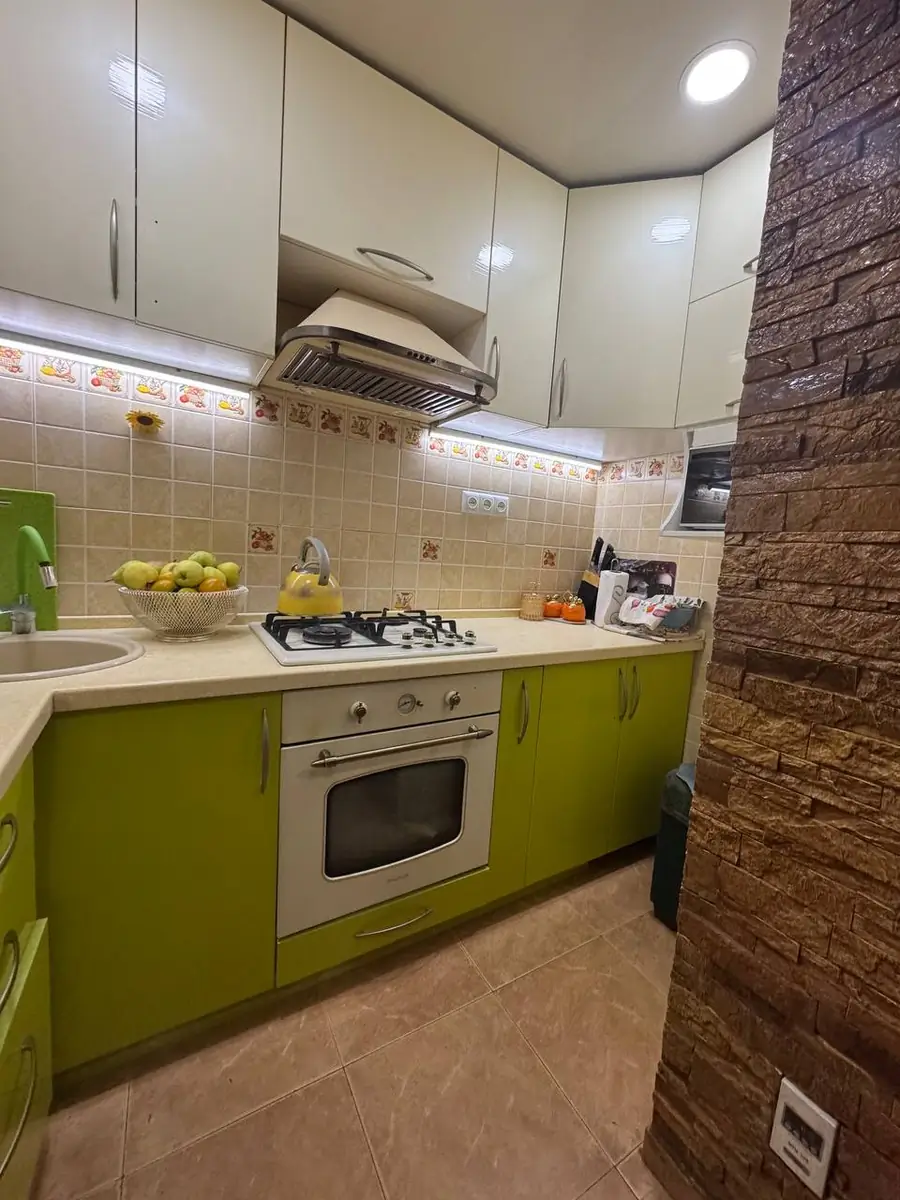 2 xonali kvartira sotiladi − 50 m²