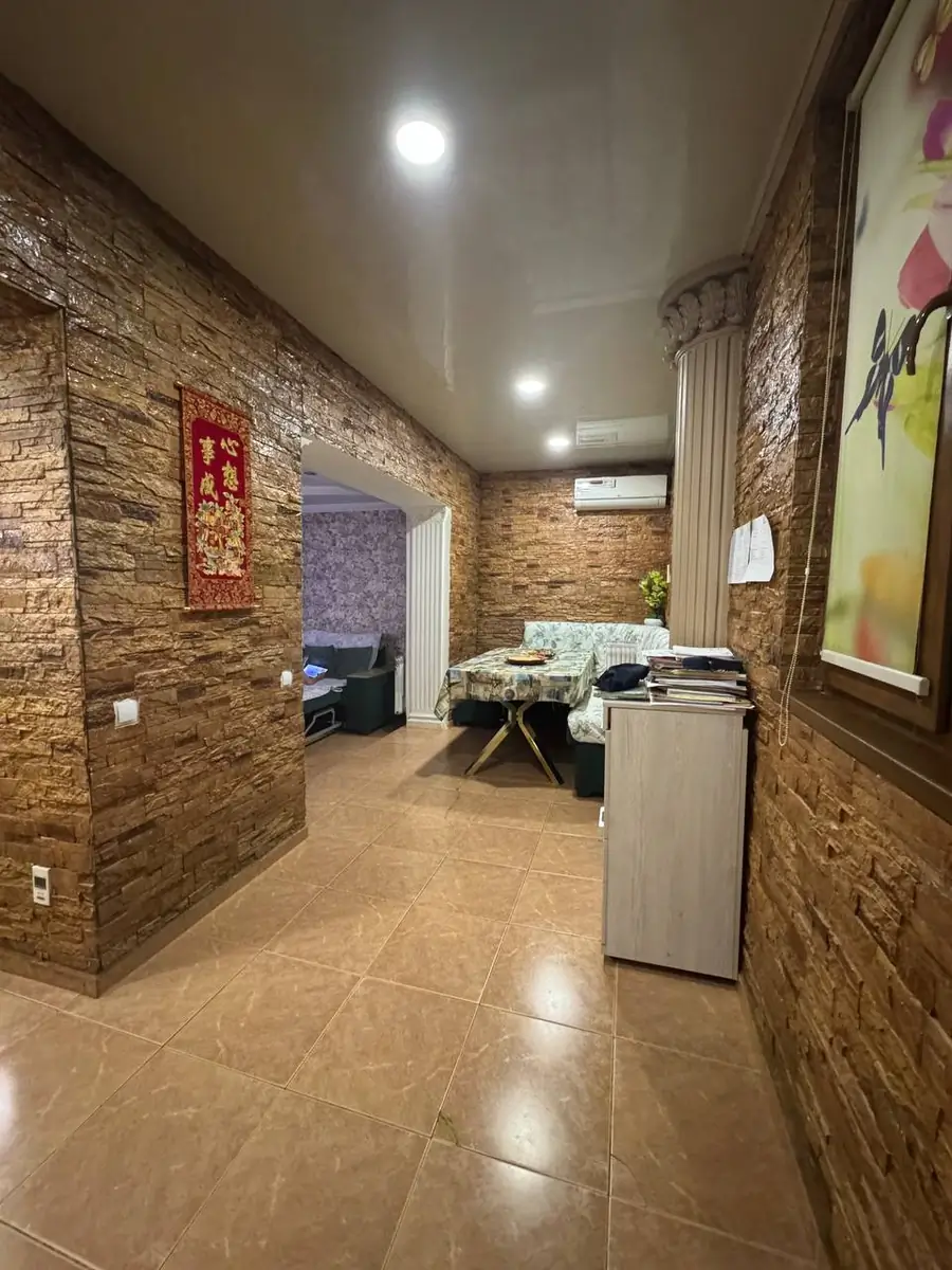 2 xonali kvartira sotiladi − 50 m²