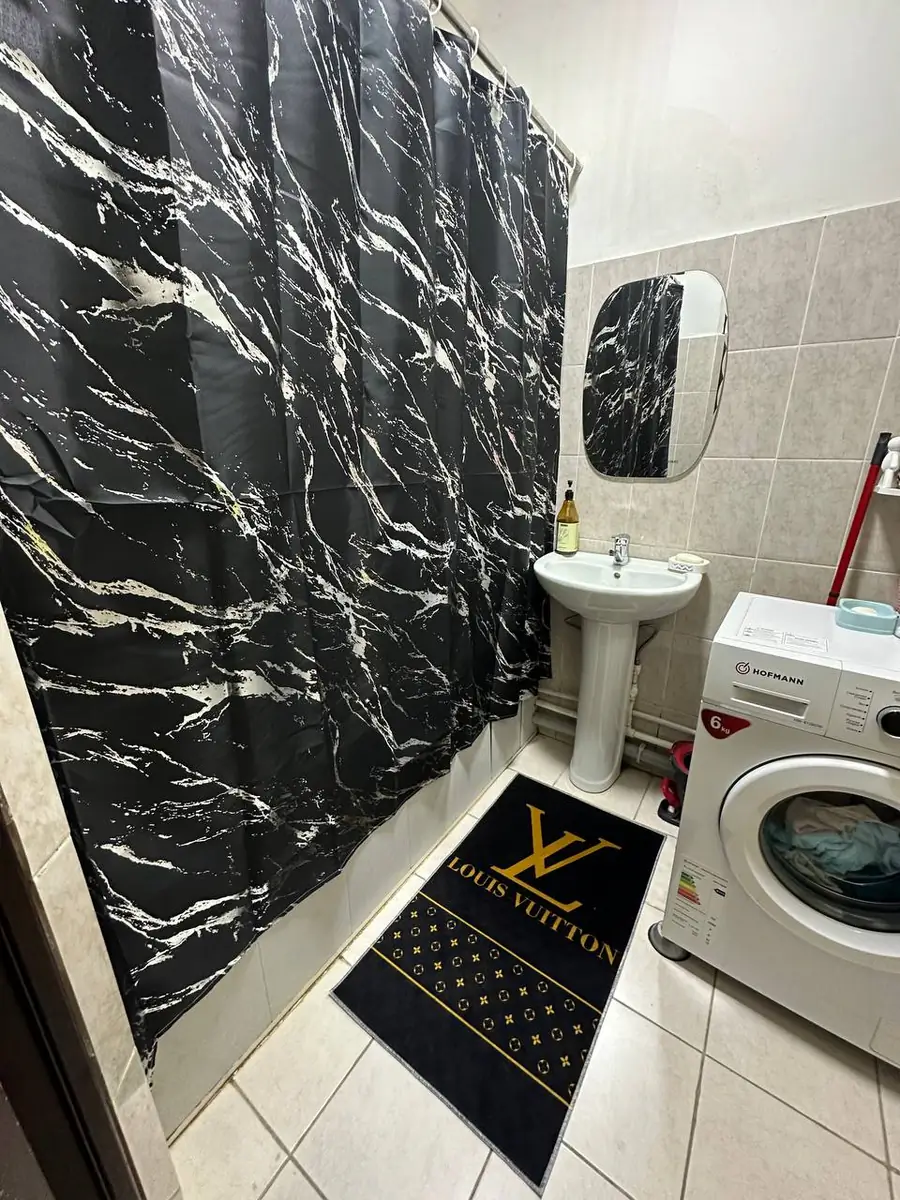 Продается 4-комнатная квартира − 103 м²