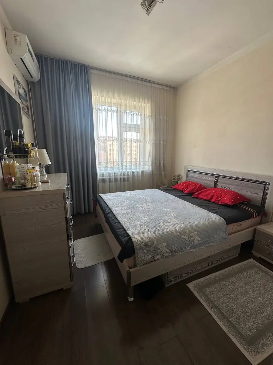 Продается 4-комнатная квартира − 103 м²