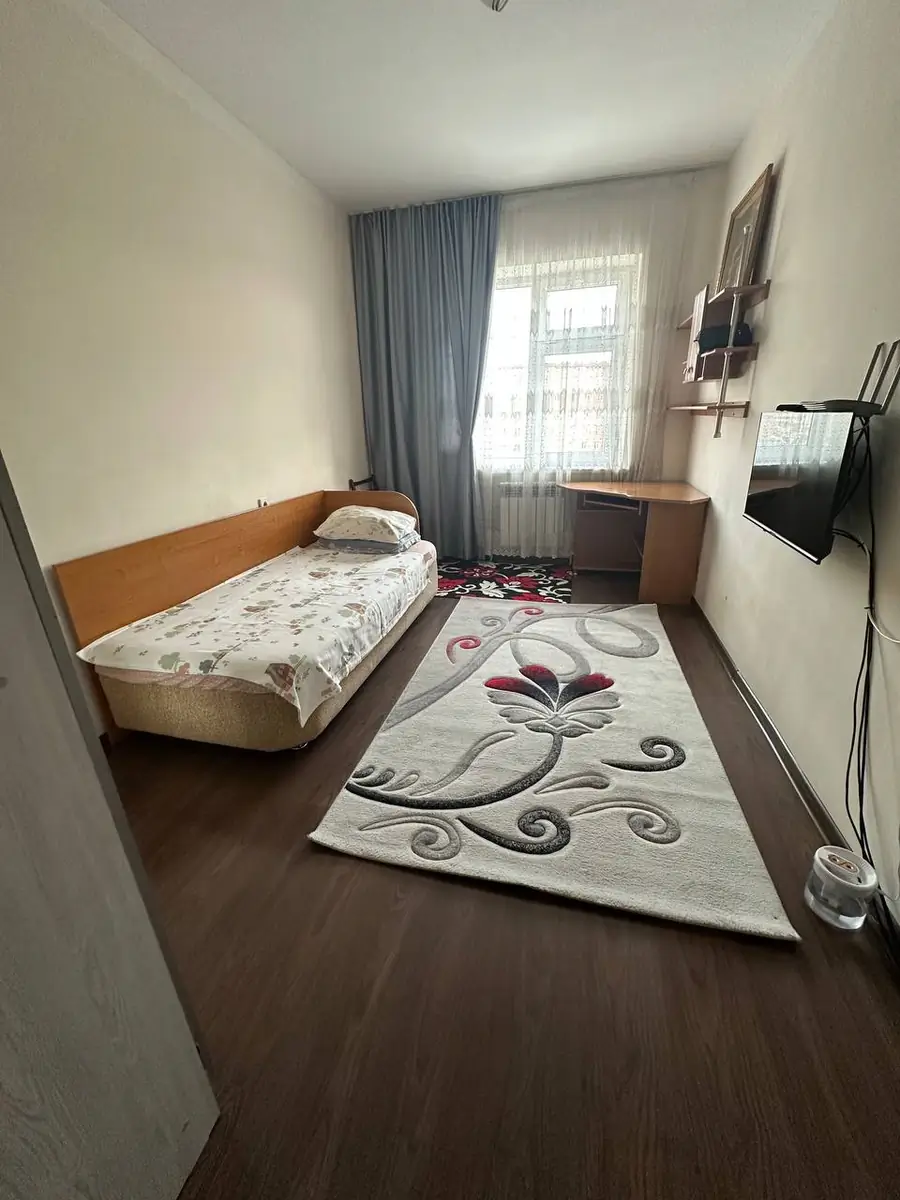 Продается 4-комнатная квартира − 103 м²