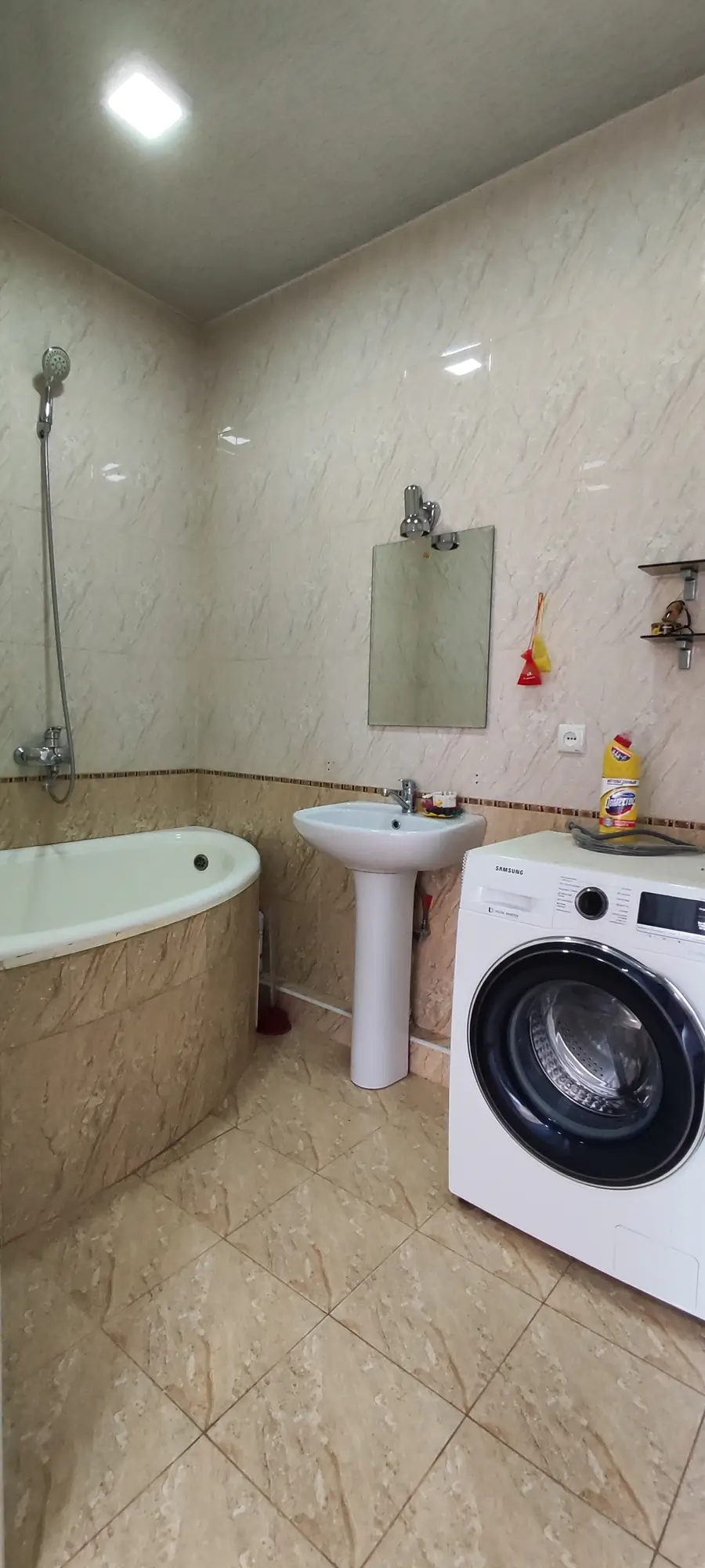 2 xonali kvartira sotiladi − 67 m²