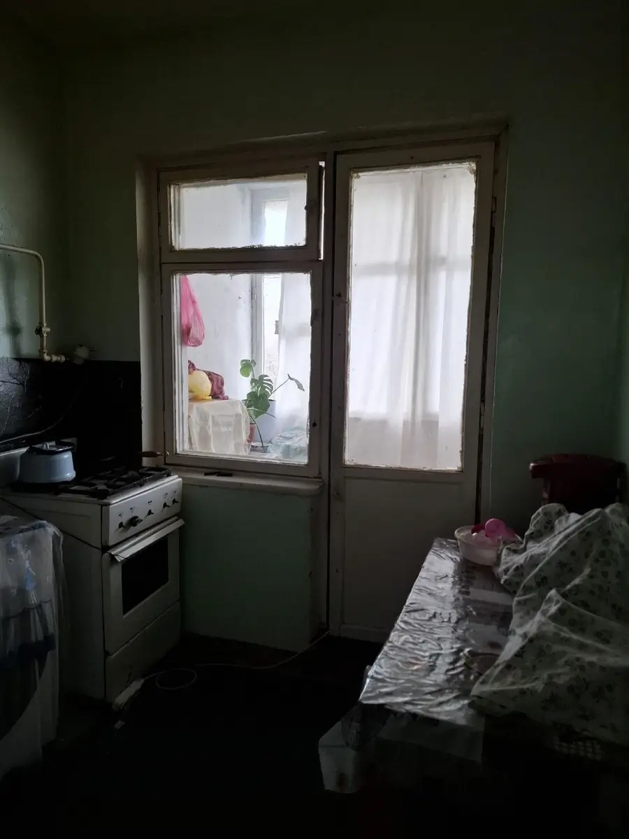 Более 5 xonali kvartira sotiladi − 100 m²