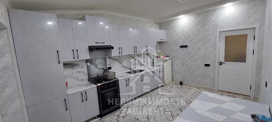 4 xonali kvartira sotiladi − 112 m²