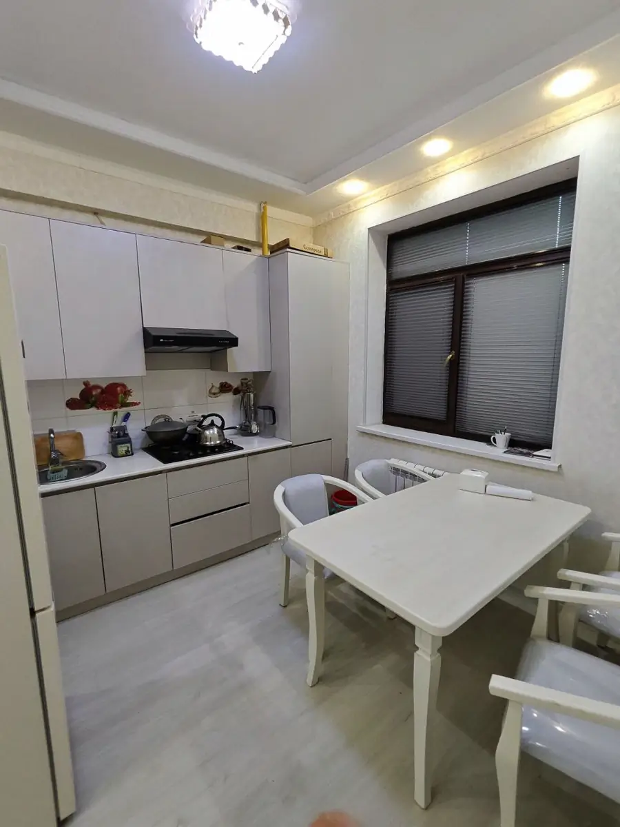 Сдается 2-комнатная квартира − 74 м²