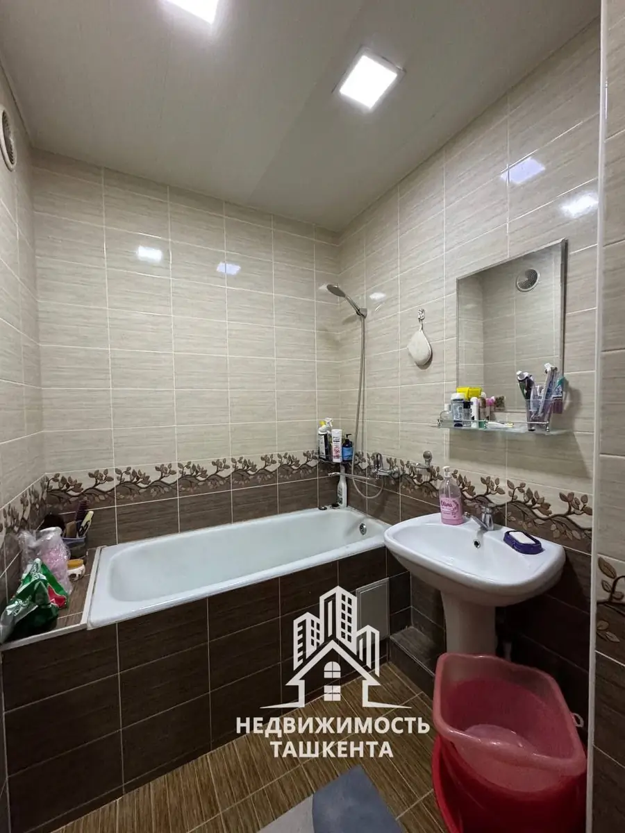 Продается 3-комнатная квартира − 100 м²