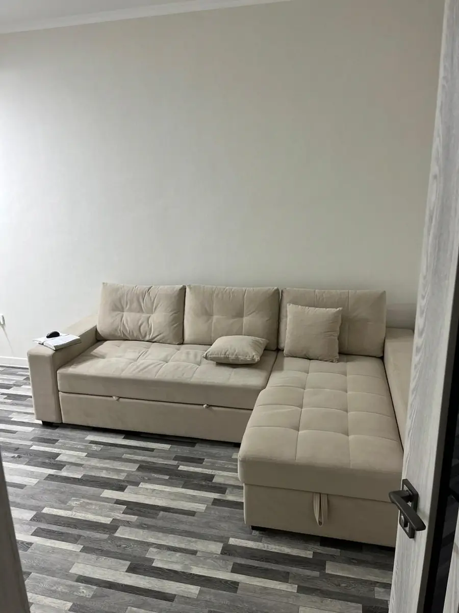 Uxlayotgan va tinchlantiruvchi ayol bilan jinsiy aloqa 1,5 yoshli bolaning jinsiy olatni