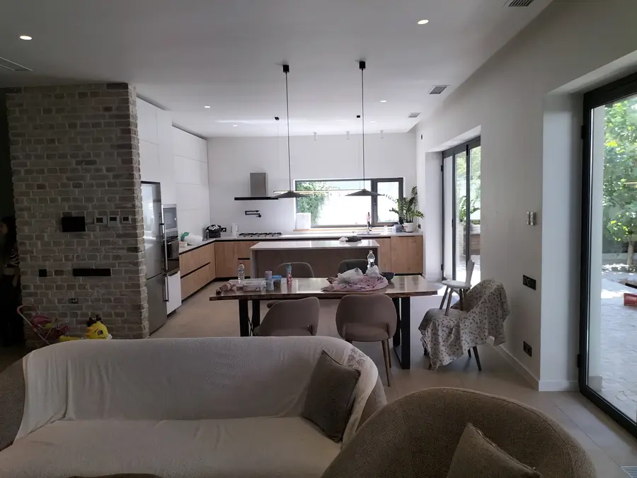 2 qavatli uy sotiladi − 200 m²