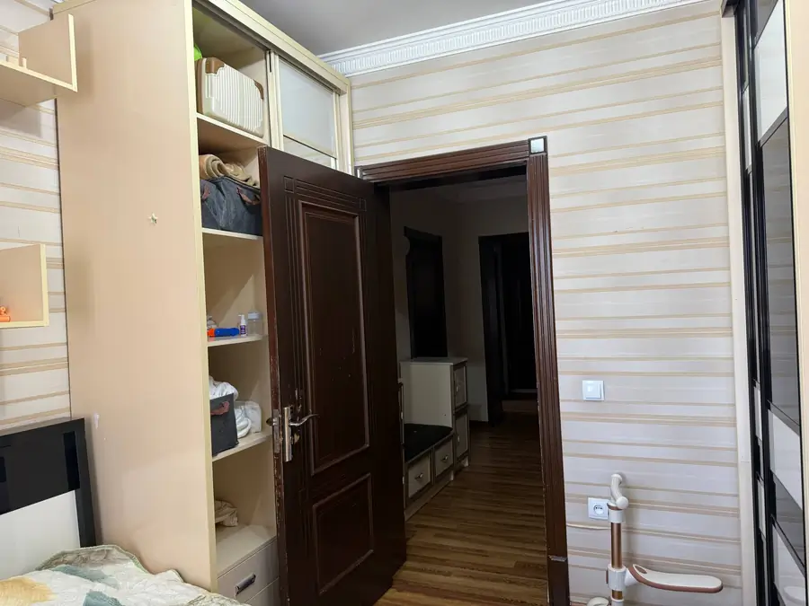 Продается 3-комнатная квартира − 80.3 м²