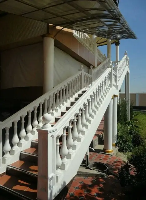 3 qavatli uy − 980 m², 12 sot. 