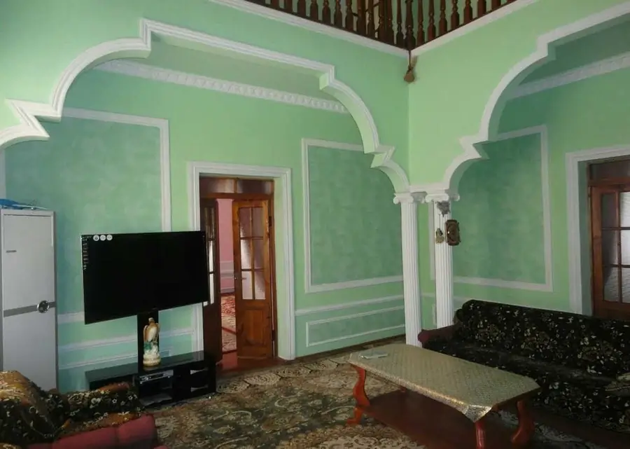 3 qavatli uy sotiladi − 980 m²