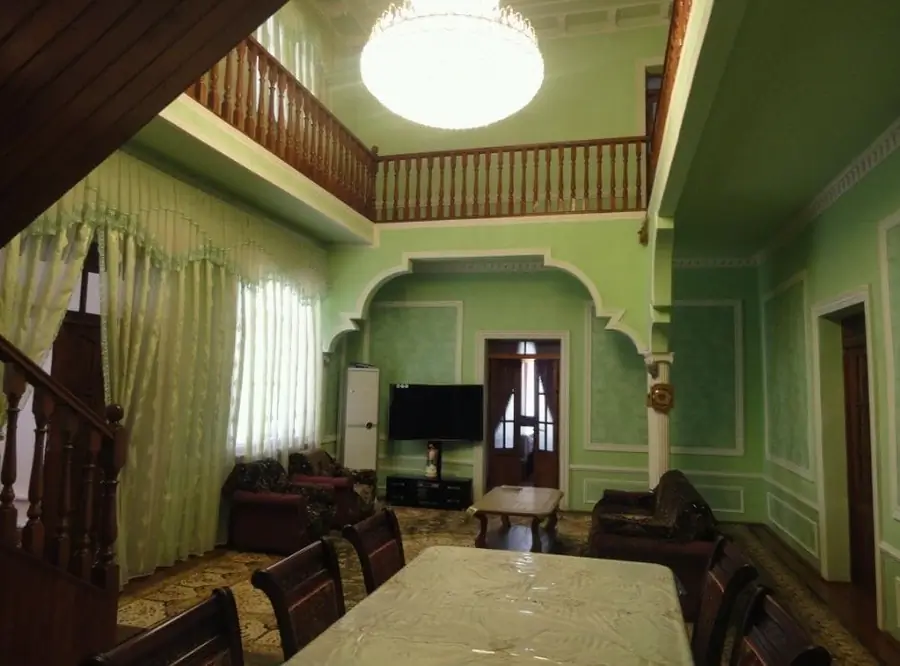 3 qavatli uy sotiladi − 980 m²