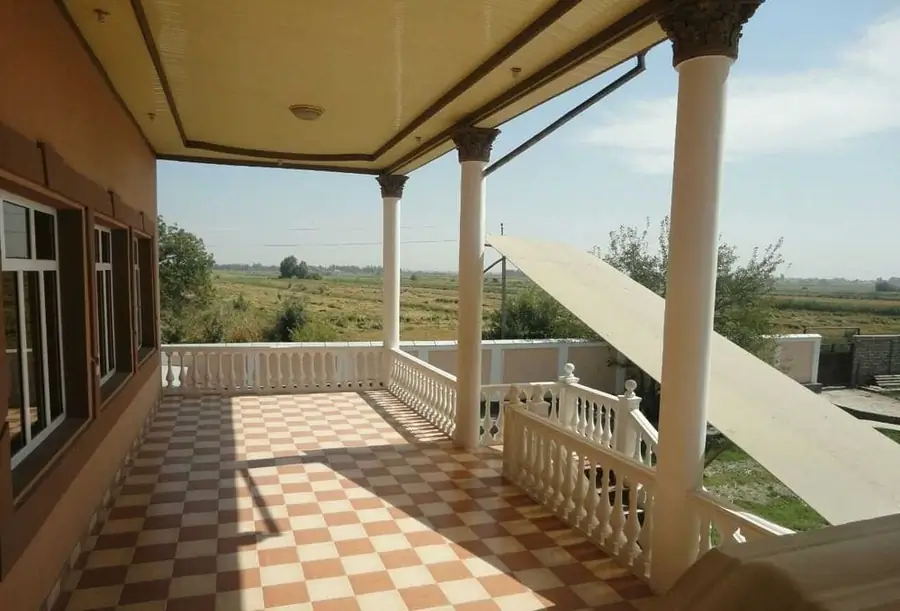 3 qavatli uy sotiladi − 980 m²