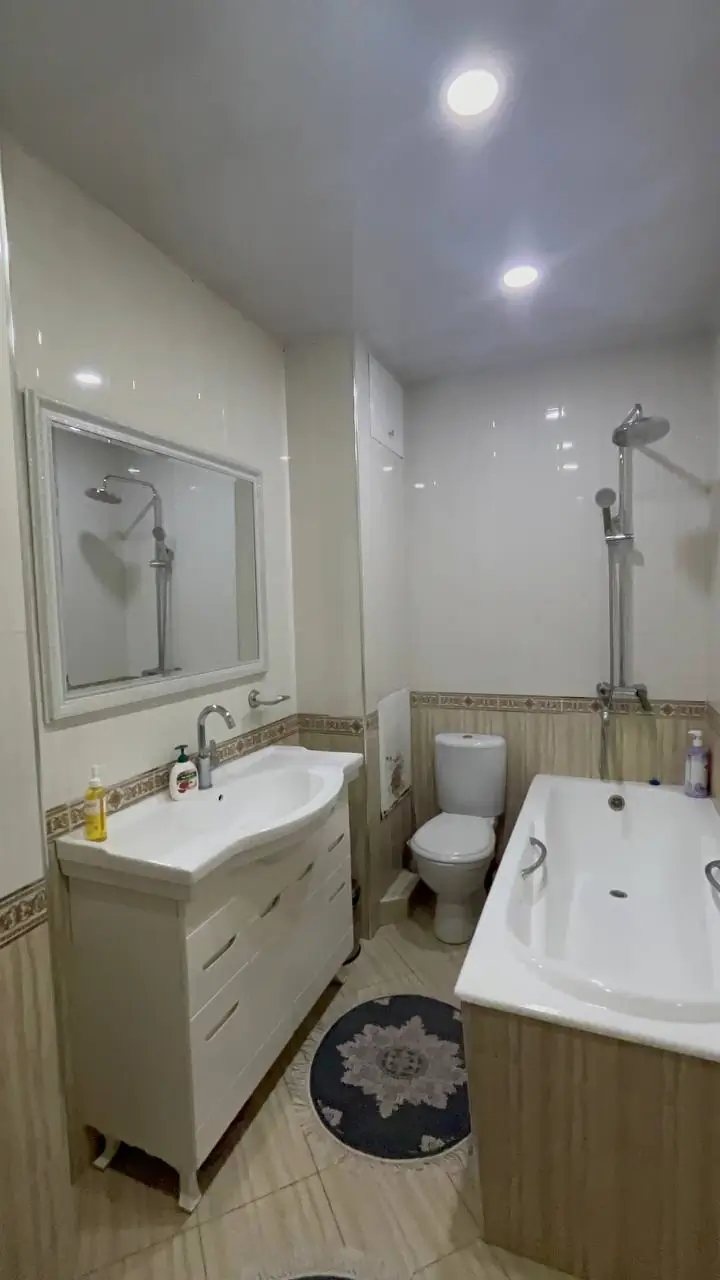 4 xonali kvartira sotiladi − 100 m²