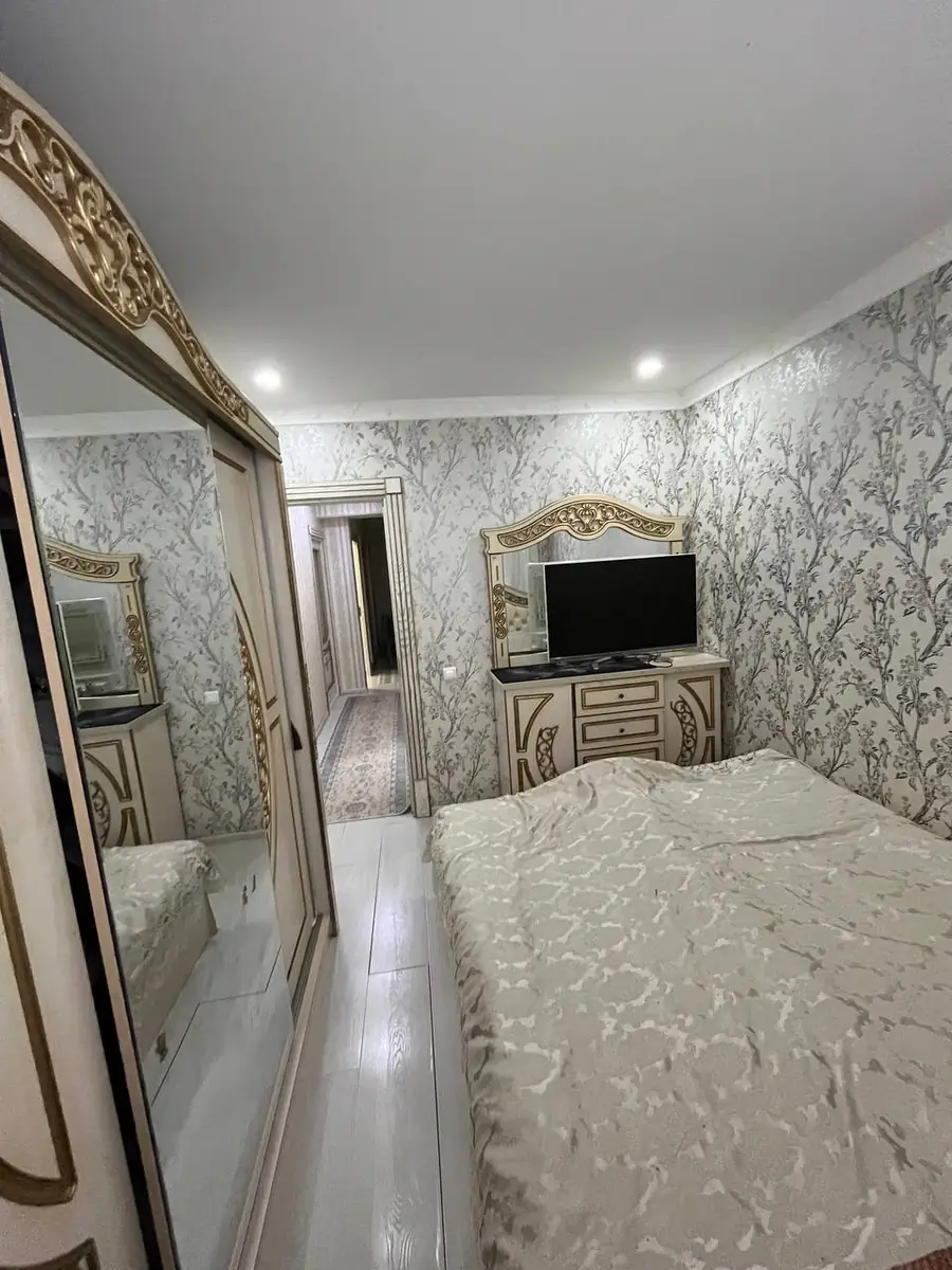 4 xonali kvartira sotiladi − 100 m²