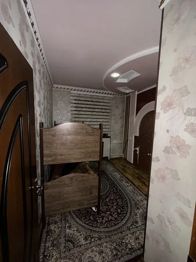 Сдается 3-комнатная квартира − 200 м²