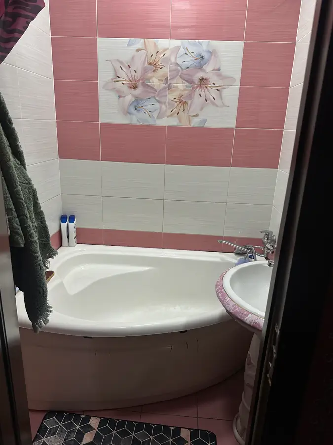 Сдается 3-комнатная квартира − 200 м²