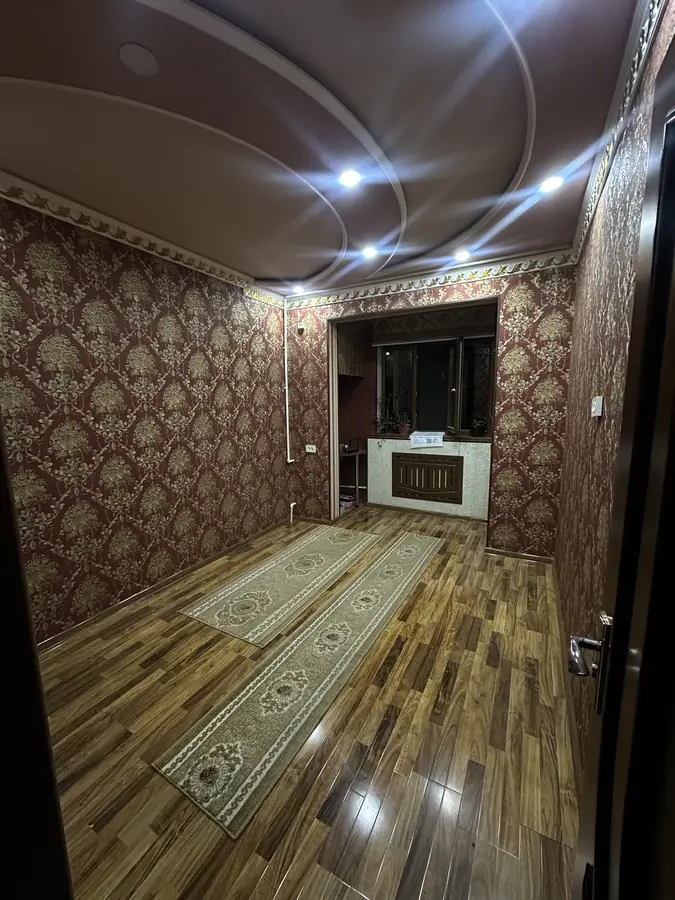 Сдается 3-комнатная квартира − 200 м²