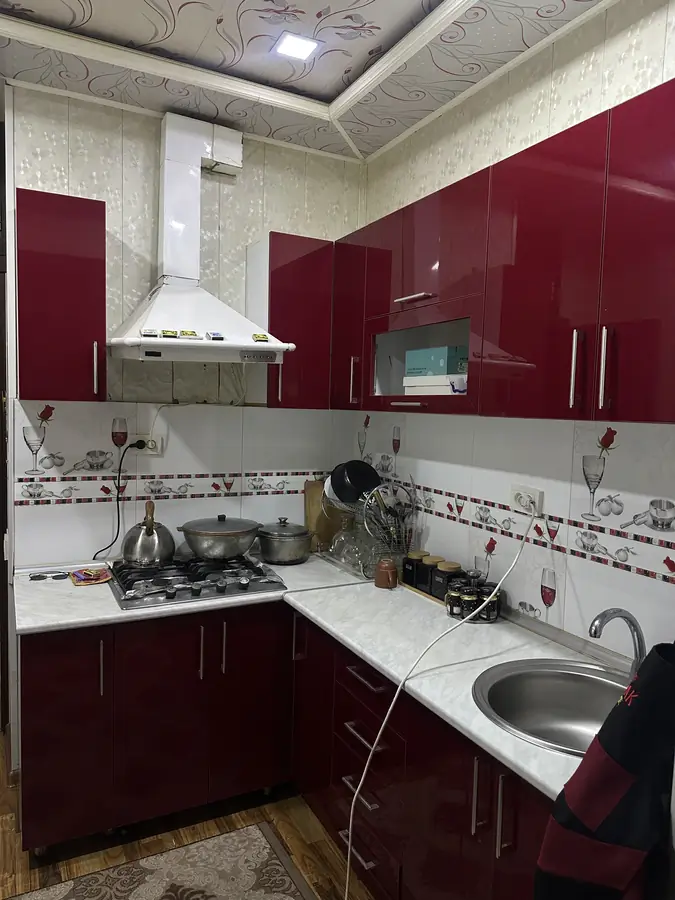 Сдается 3-комнатная квартира − 200 м²