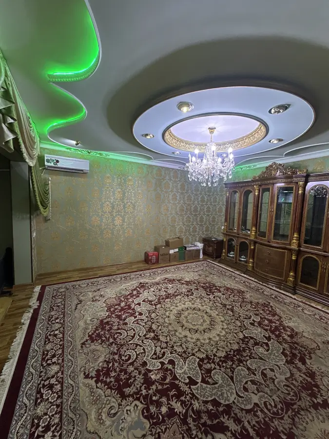 3 xonali kvartira − 200 m², 2/4 qavat