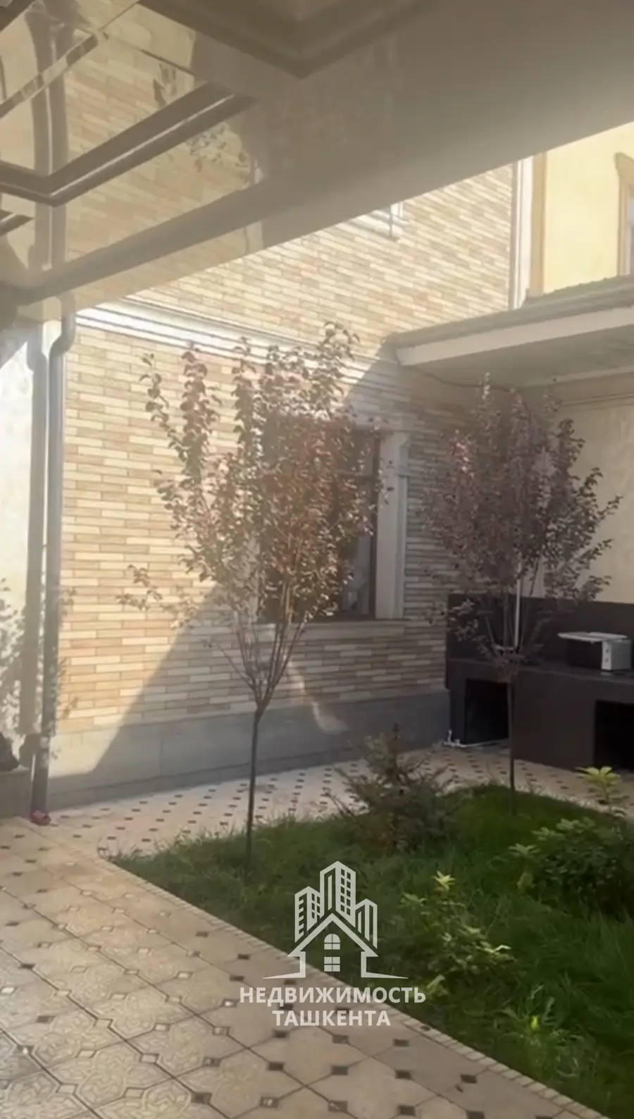 2 qavatli uy − 180 m², 1.8 sot. 