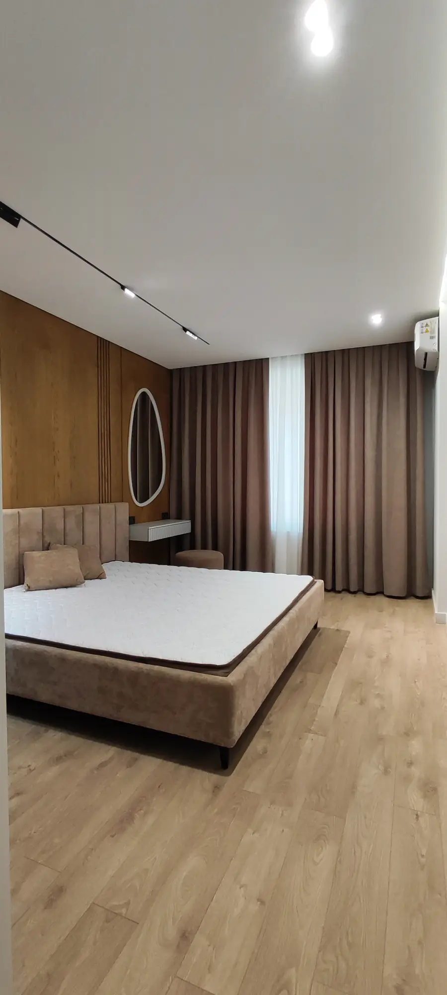 Сдается 3-комнатная квартира − 96 м²