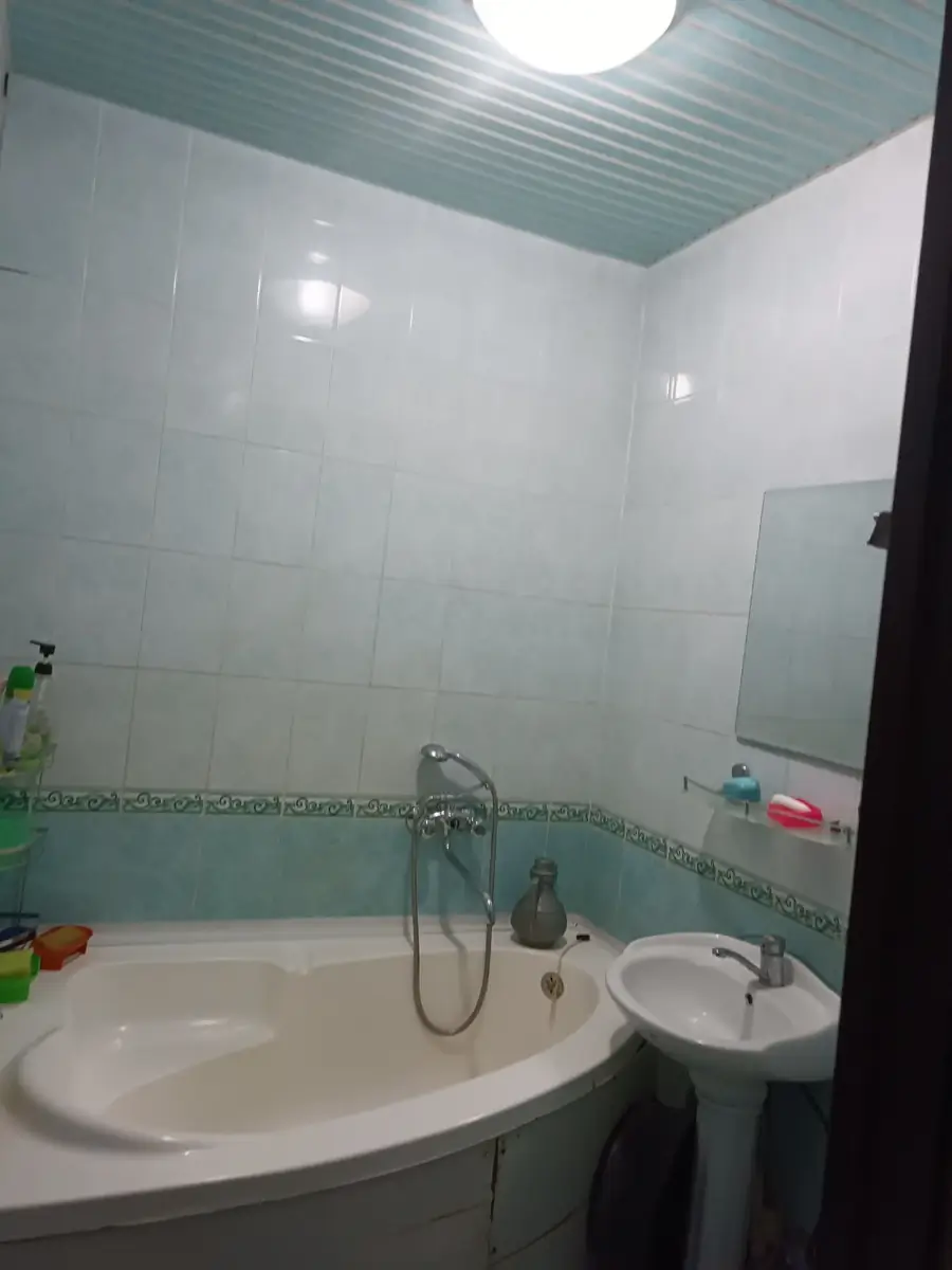 3 xonali kvartira sotiladi − 81 m²