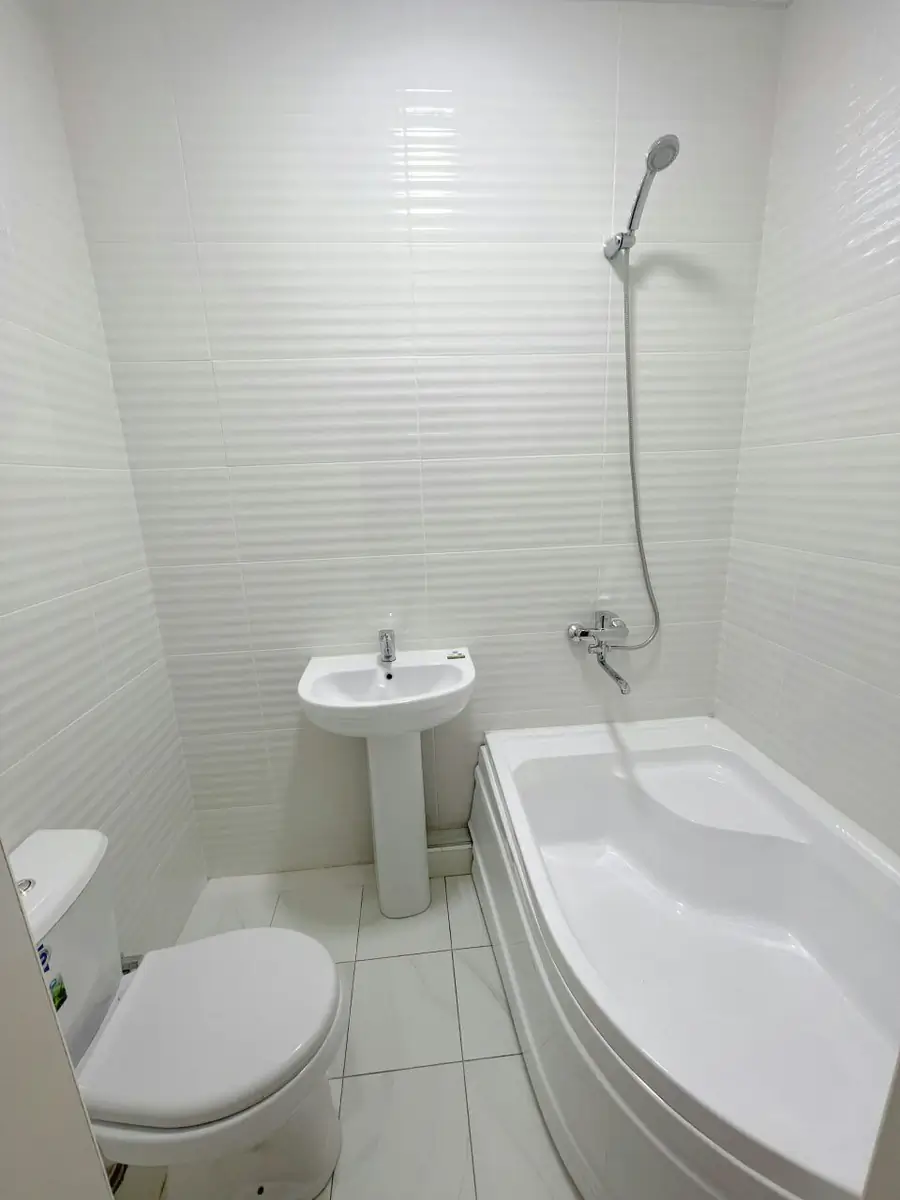 4 xonali kvartira sotiladi − 95 m²