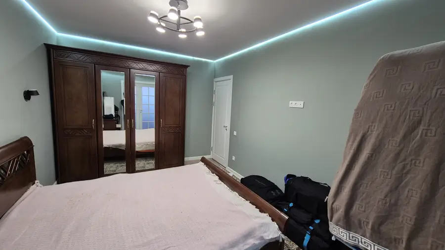 Сдается 2-комнатная квартира − 60 м²