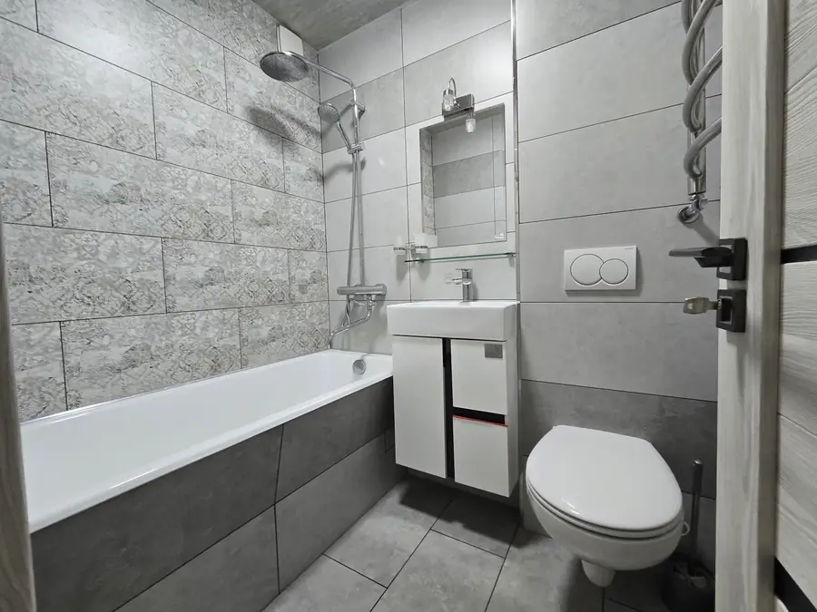 3 xonali kvartira sotiladi − 60 m²