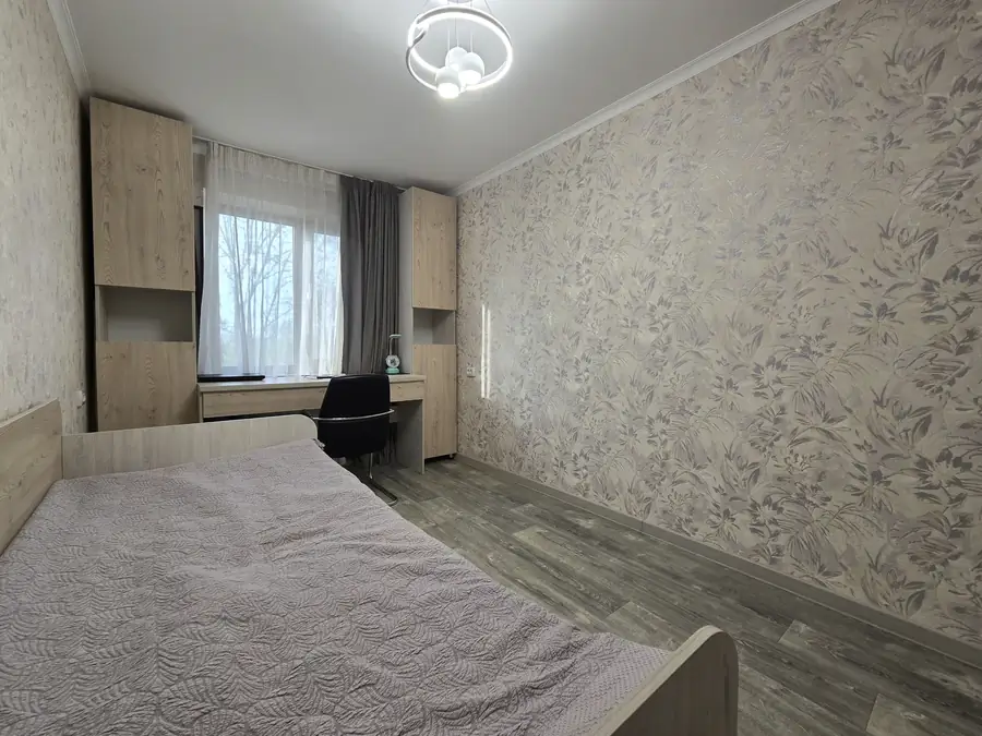 3 xonali kvartira sotiladi − 60 m²