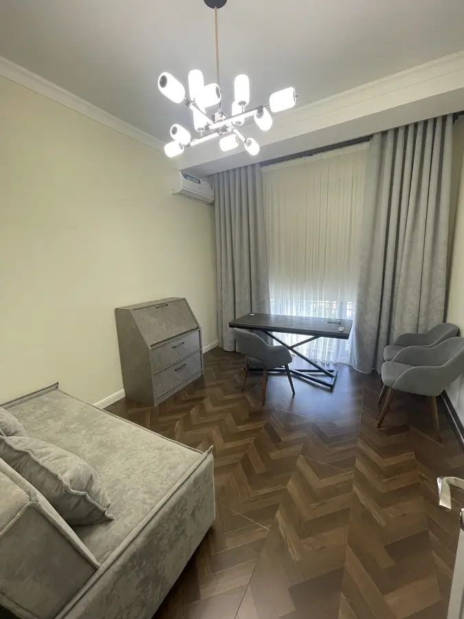 Сдается 3-комнатная квартира − 84 м²