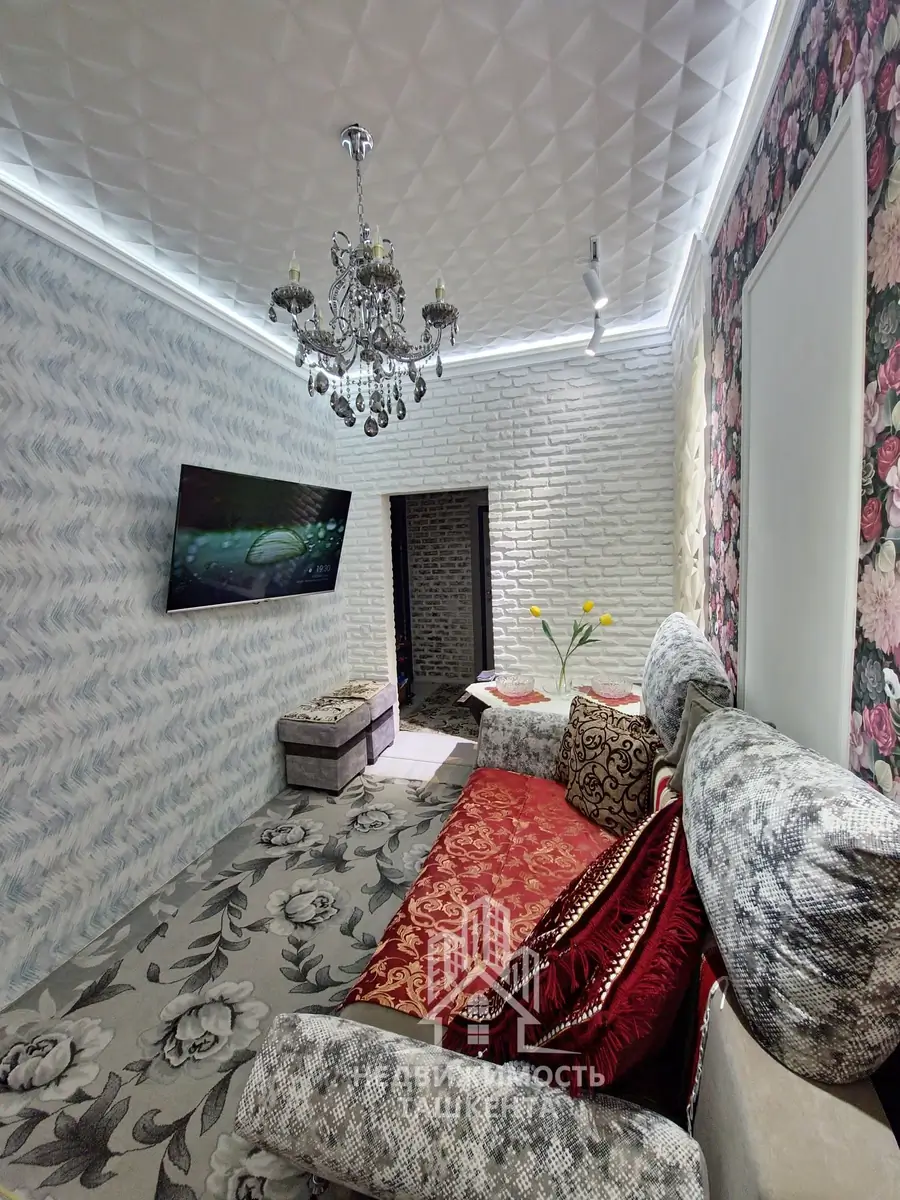 1 xonali kvartira sotiladi − 42 m²