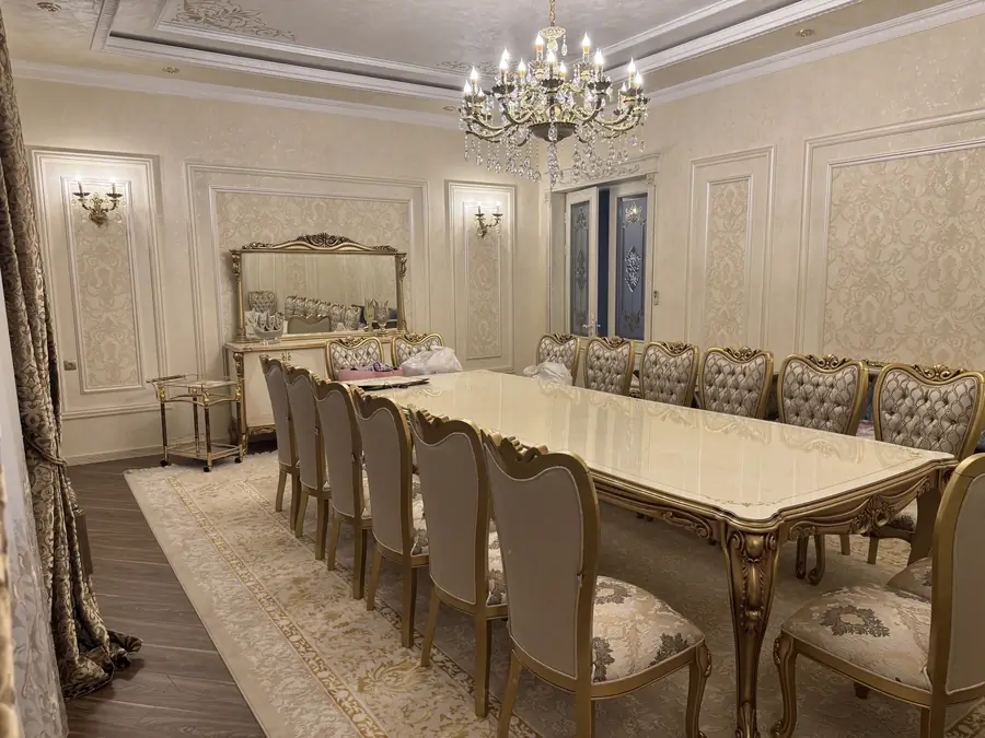 3 qavatli uy sotiladi − 1000 m²