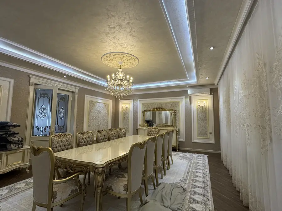 3 qavatli uy sotiladi − 1000 m²