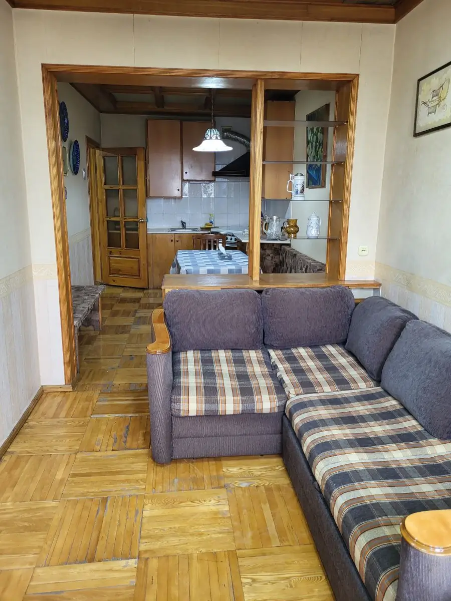 Сдается 2-комнатная квартира − 63 м²