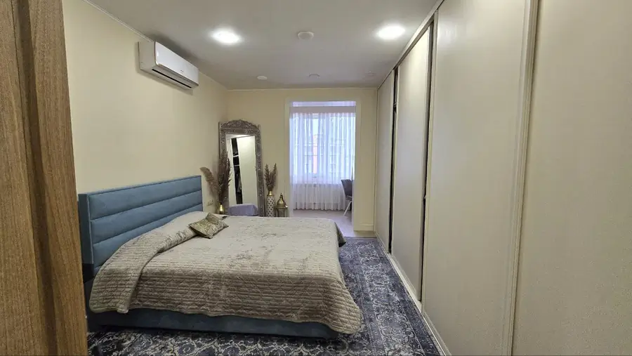 4 xonali kvartira − 160 m², 8/8 qavat