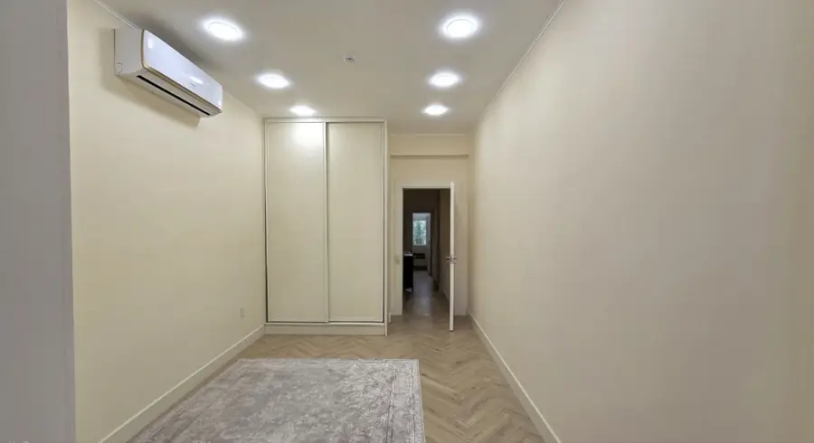 4 xonali kvartira − 160 m², 8/8 qavat