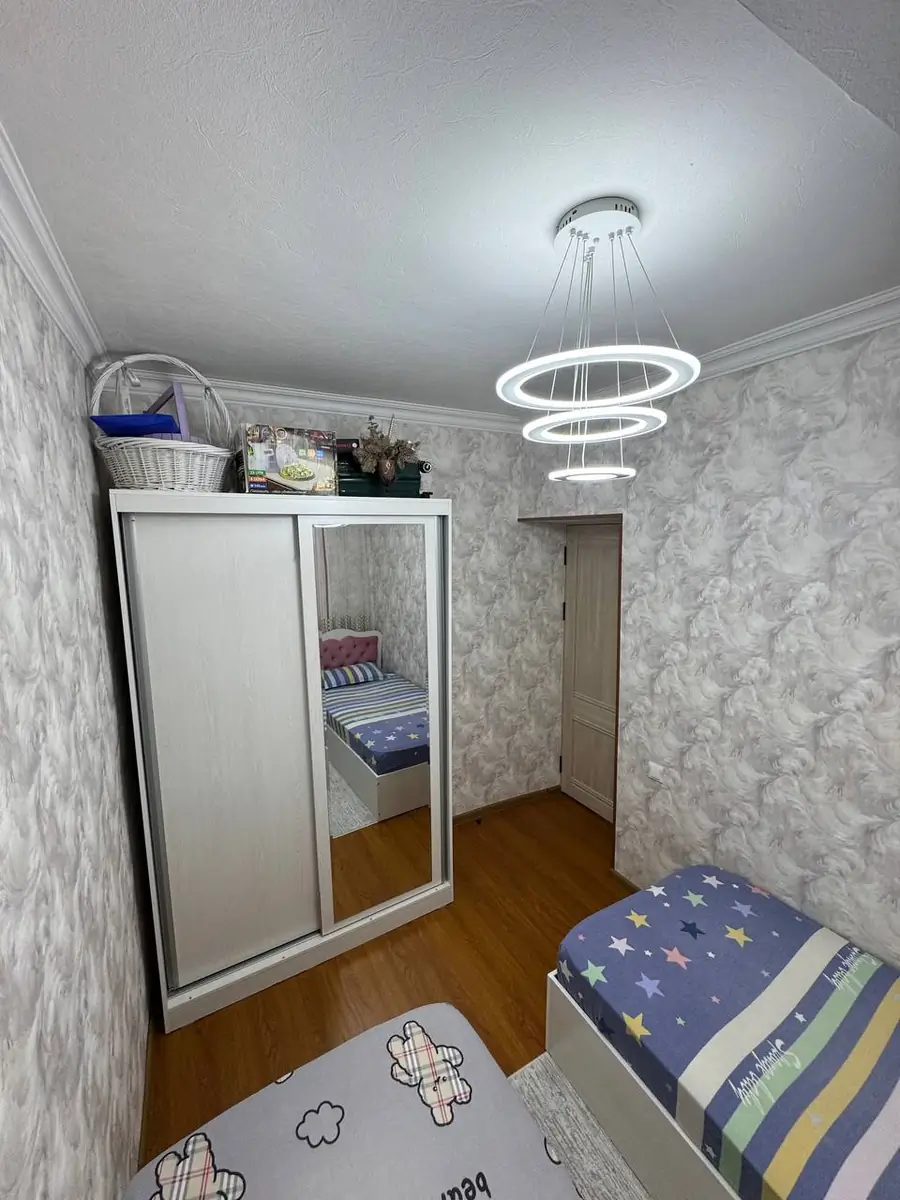 3 xonali kvartira sotiladi − 72 m²