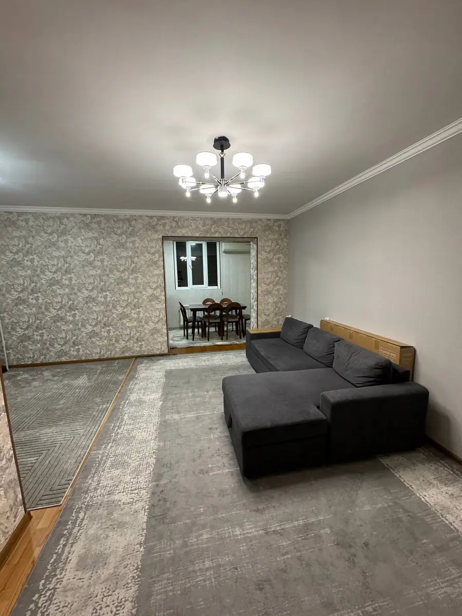 3 xonali kvartira sotiladi − 72 m²