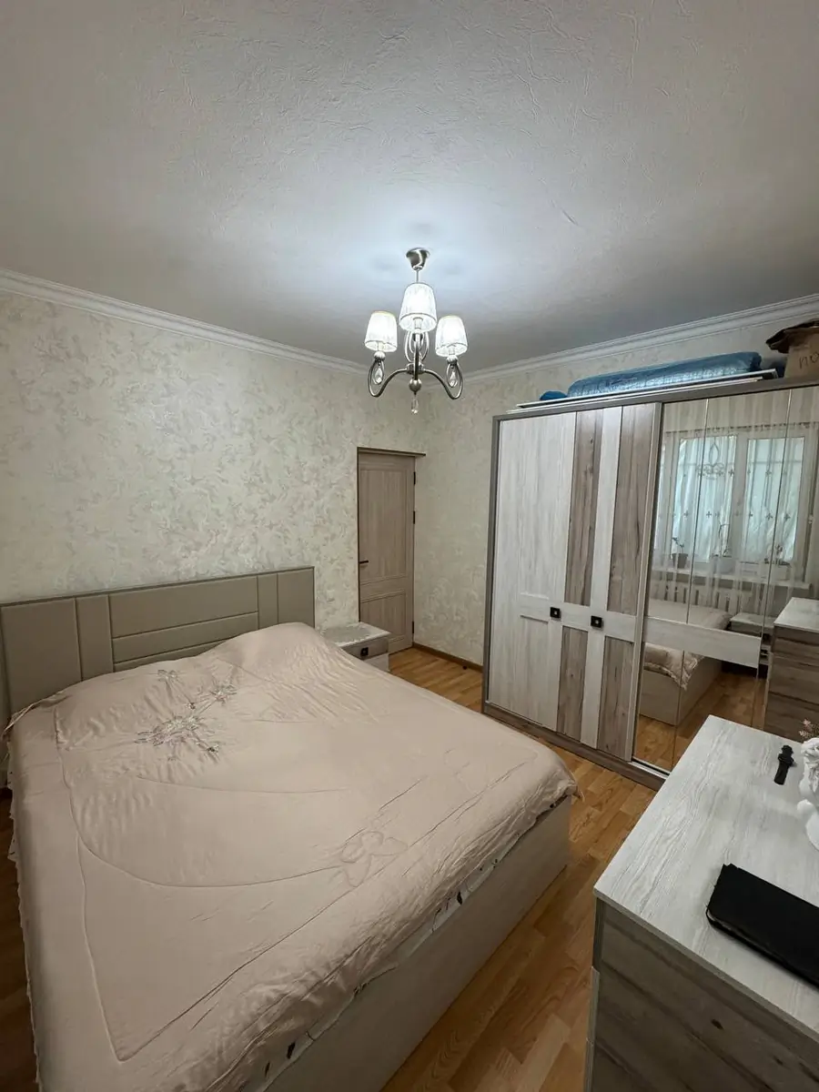 3 xonali kvartira sotiladi − 72 m²