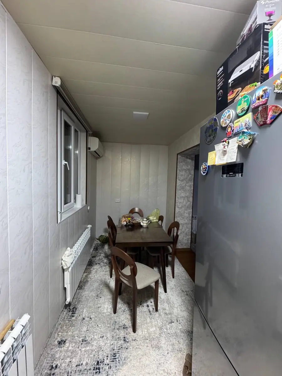 3 xonali kvartira sotiladi − 72 m²