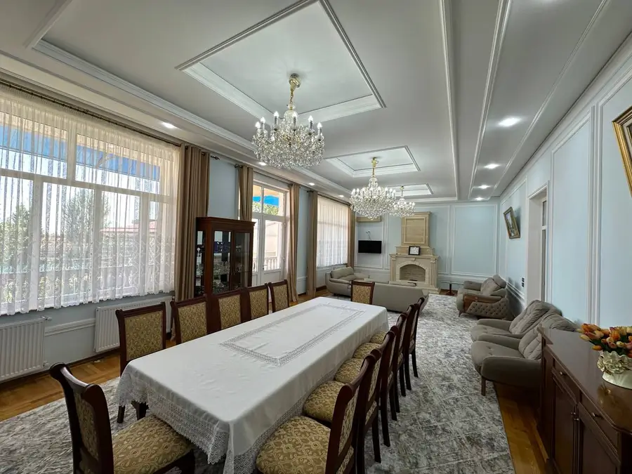 3 qavatli uy − 600 m², 17 sot. 